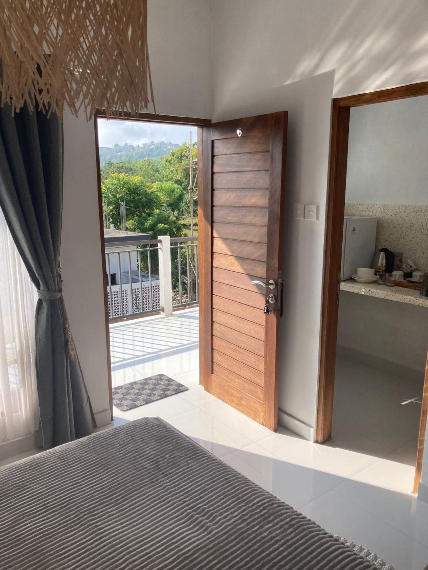 Uluwatu Villa Iris Homestay מראה חיצוני תמונה
